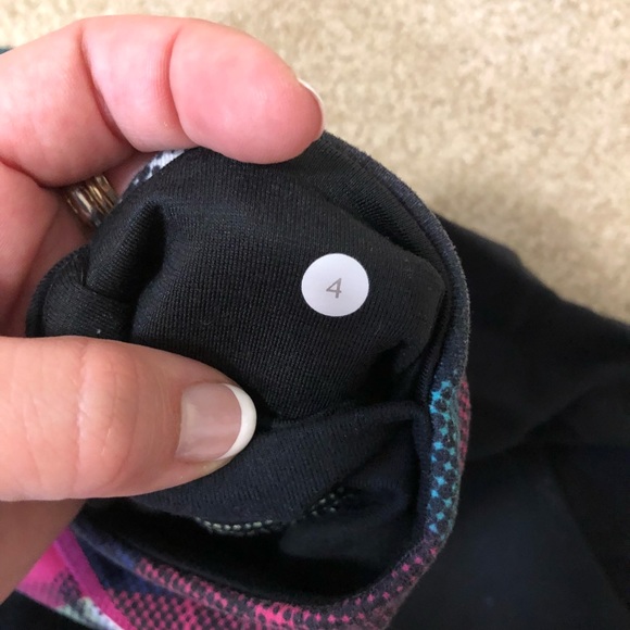 Lululemon size 4 cropped black leggings - Picture 4 of 4